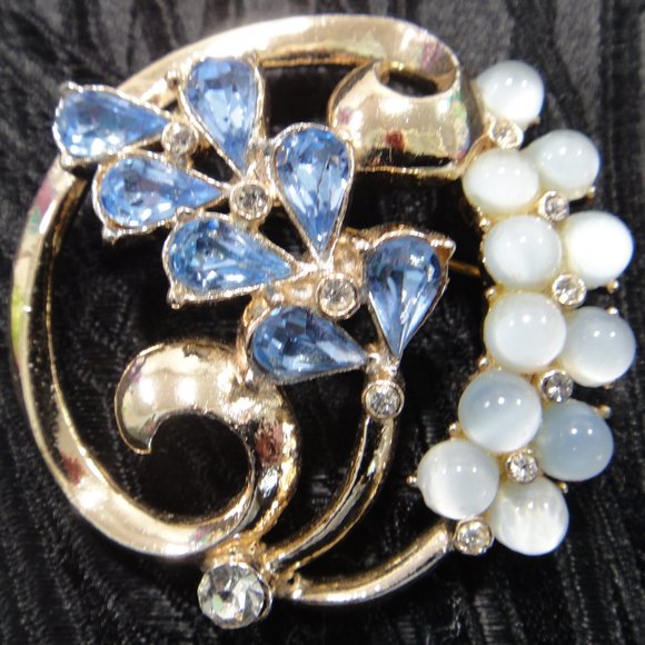 Unknown Jewelry - VTG Circle Brooch